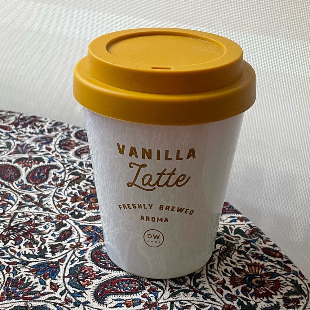 DW Home Vanilla Latte Candle with Gold Lid